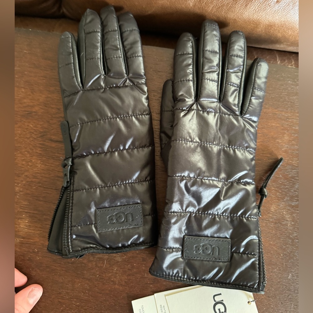 NWT UGG Sherpa Fabric Glove W Zipper